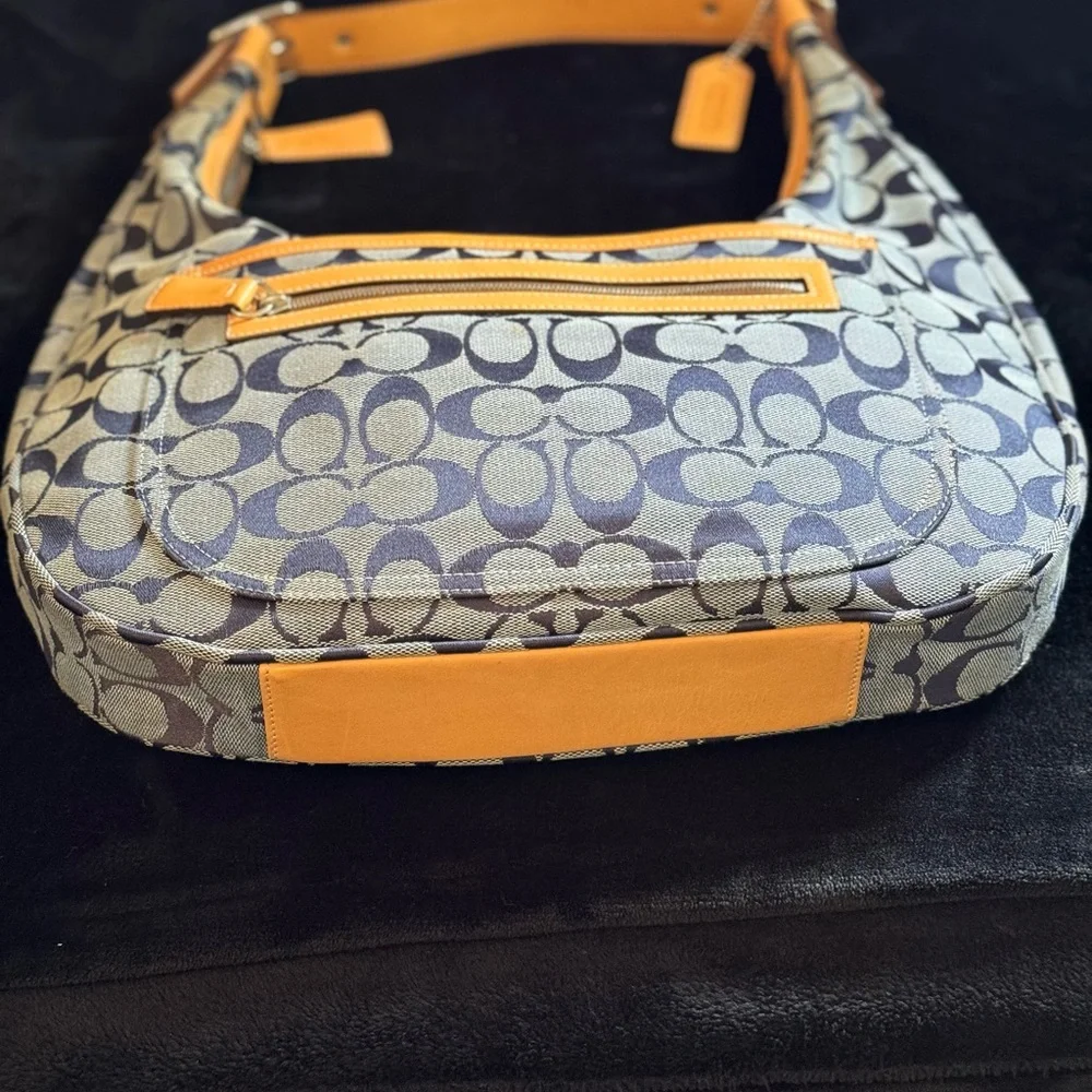 Signature C Coach Hobo - Picture 2 of 6